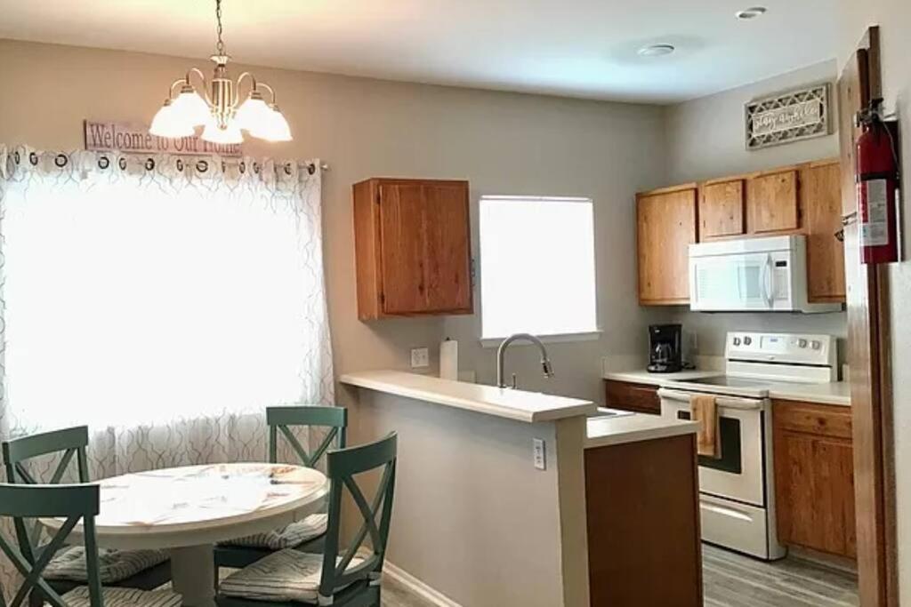 Cozy Beachside Condo With Pool View 코퍼스크리스티 외부 사진